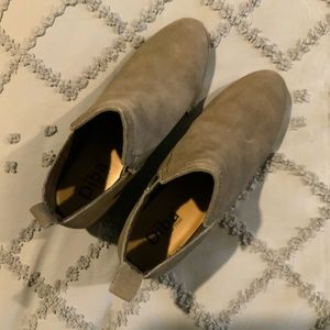 Diba booties, size 8, taupe